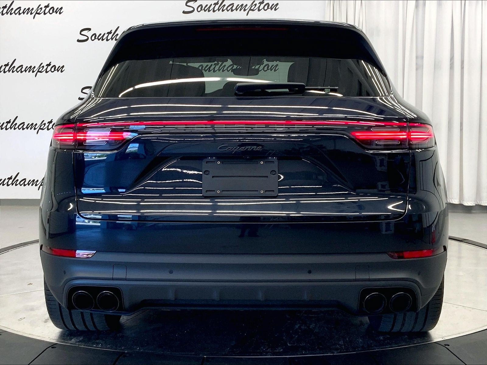 Certified 2023 Porsche Cayenne Platinum Edition AWD/4WD image 6