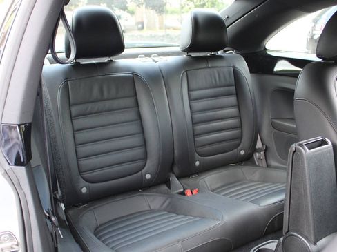 Used 2012 Volkswagen Beetle 2.0T FWD image 36