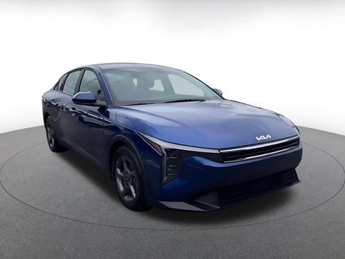Used 2025 Kia K4 FWD image 3