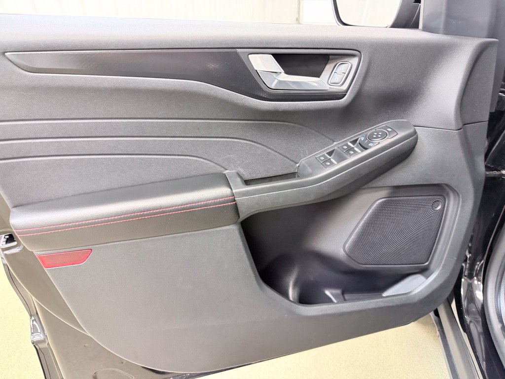 Used 2022 Ford Escape SEL w/ SEL Stealth AWD Package image 8