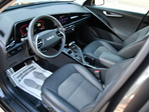 Used 2023 Kia Niro EX Touring image 27