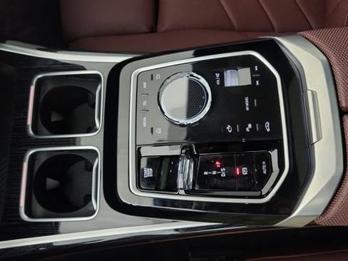 Used 2026 BMW 740i w/ Premium Package RWD image 86