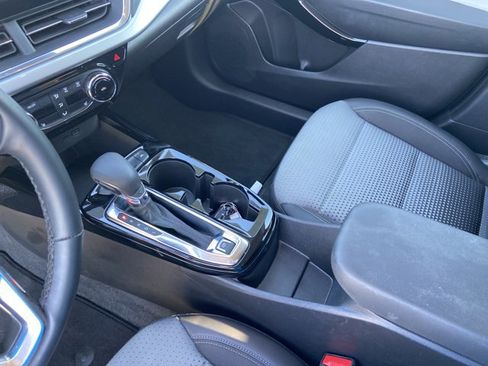 Used 2025 Chevrolet Trax LT w/ LT Convenience Package FWD image 23