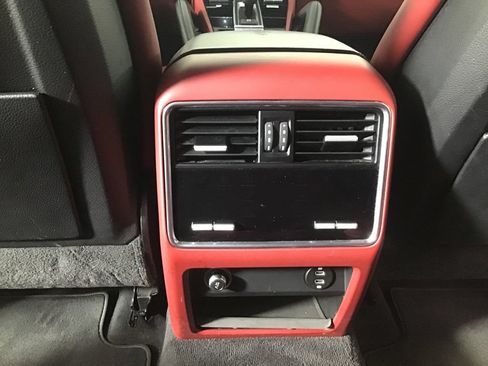 Used 2023 Porsche Cayenne Turbo AWD/4WD image 21