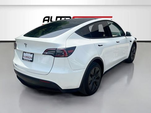 Used 2024 Tesla Model Y Long Range RWD image 7