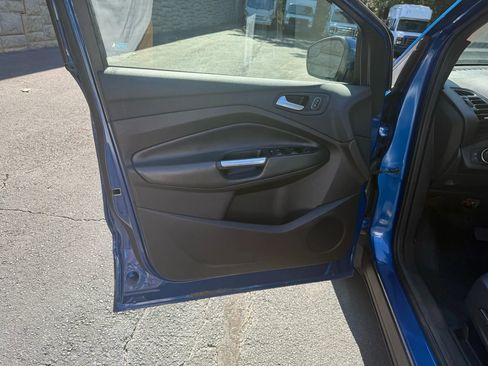 Used 2017 Ford Escape SE w/ SE Cold Weather Package AWD/4WD image 25