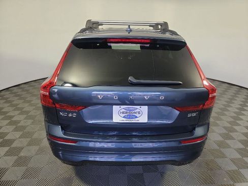 Used 2022 Volvo XC60 B5 Momentum w/ Advanced Package image 5