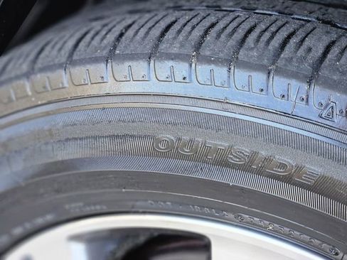 Used 2025 Subaru Ascent Premium AWD/4WD image 11