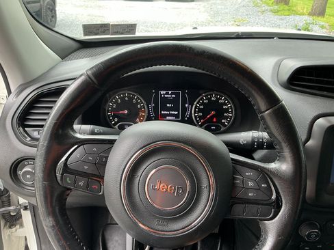 Used 2019 Jeep Renegade Altitude w/ Quick Order Package 2XM AWD/4WD image 13
