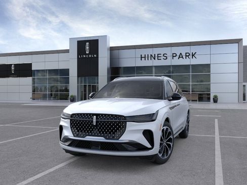 New 2026 Lincoln Nautilus Reserve image 2