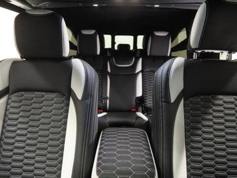 Used 2025 Jeep Gladiator Sport image 34