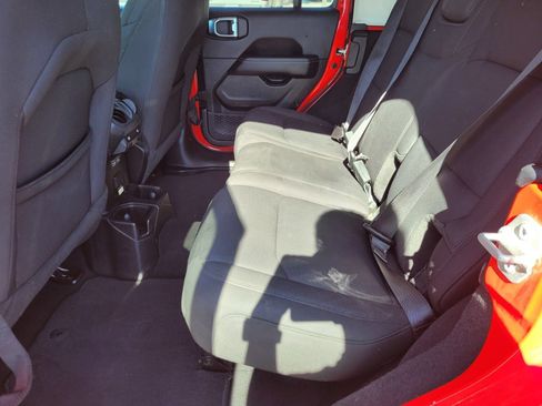 Used 2023 Jeep Wrangler Unlimited Sahara AWD/4WD image 12