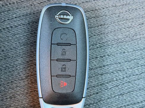 Used 2023 Nissan Rogue SV image 25