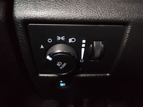 Used 2019 Jeep Grand Cherokee Altitude image 11