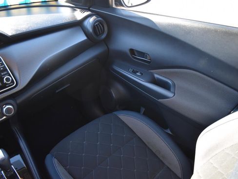 Used 2018 Nissan Kicks S image 19