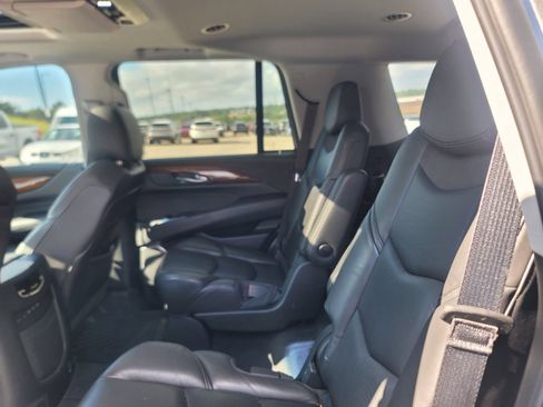 Used 2019 Cadillac Escalade Premium Luxury AWD/4WD image 6