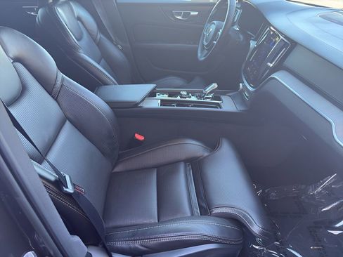 Used 2023 Volvo V60 B5 Cross Country Ultimate w/ Climate Package image 17