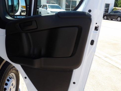 Used 2025 RAM ProMaster 2500 w/ U-Haul Equipment Group FWD image 19