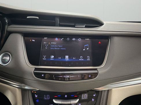 Used 2017 Cadillac XT5 Premium Luxury FWD image 17