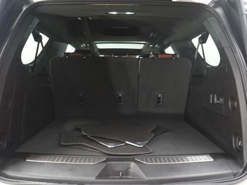 Used 2023 GMC Yukon XL Denali Ultimate AWD/4WD image 9
