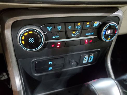 Used 2019 Ford EcoSport SE FWD image 34