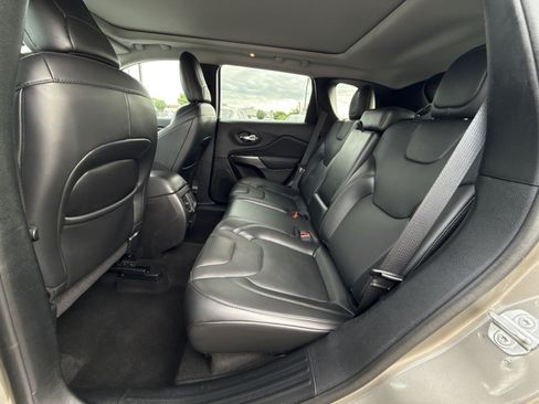 Used 2021 Jeep Cherokee Limited AWD/4WD image 25