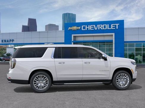 New 2025 Chevrolet Suburban Premier AWD/4WD image 29