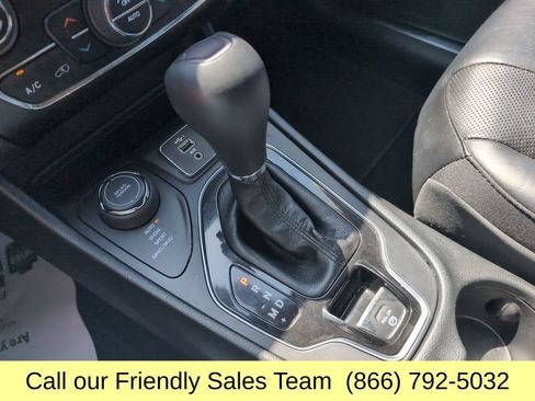 Used 2019 Jeep Cherokee Limited AWD/4WD image 23