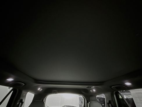 Used 2025 Honda Pilot Black Edition image 27