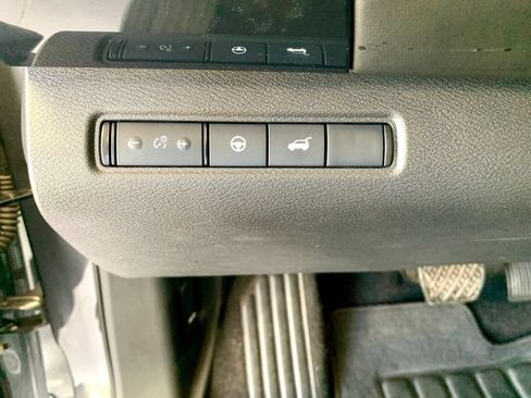 Used 2025 Nissan Pathfinder SV FWD image 28