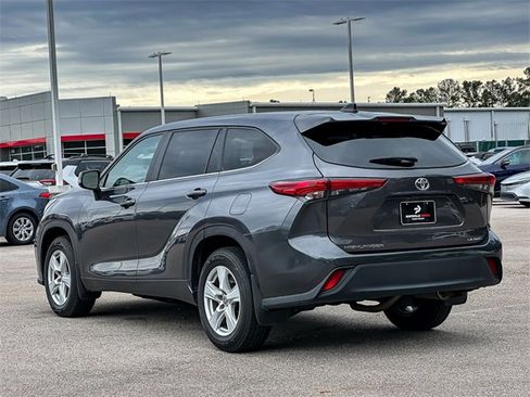 Certified 2023 Toyota Highlander LE image 6