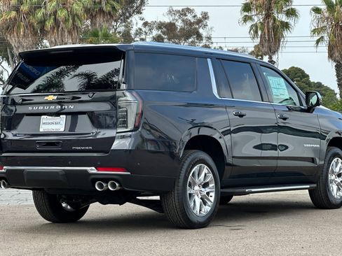 New 2025 Chevrolet Suburban Premier image 4