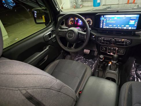 Used 2025 Jeep Wrangler Sport S image 32