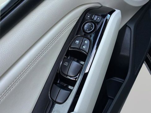 Used 2023 Nissan Altima 2.5 SV w/ SV Premium Package FWD image 12