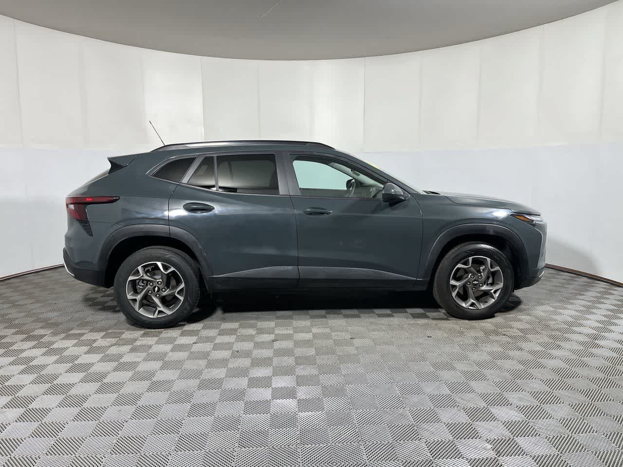Used 2026 Chevrolet Trax LT FWD image 9