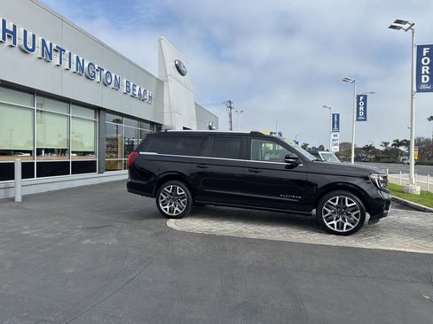 Used 2025 Ford Expedition Max Platinum w/ Platinum Ultimate Package AWD/4WD image 3