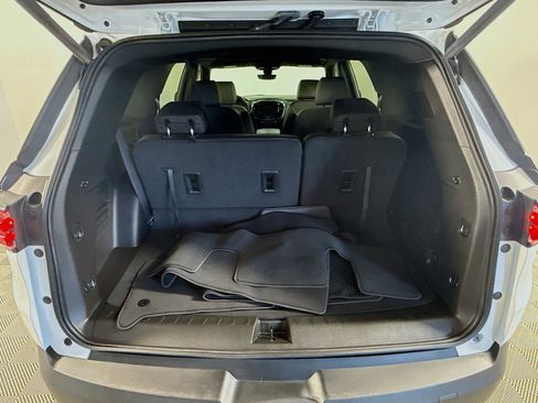 Used 2024 Chevrolet Traverse RS image 35