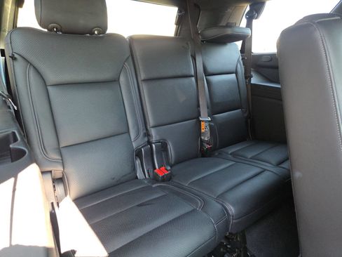 Used 2025 Chevrolet Tahoe LS RWD image 15