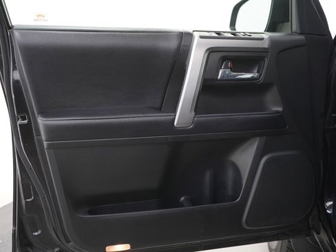 Used 2018 Toyota 4Runner SR5 Premium image 19