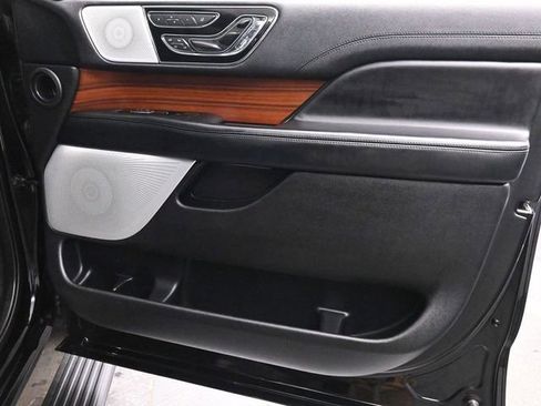 Used 2019 Lincoln Navigator L Reserve image 24