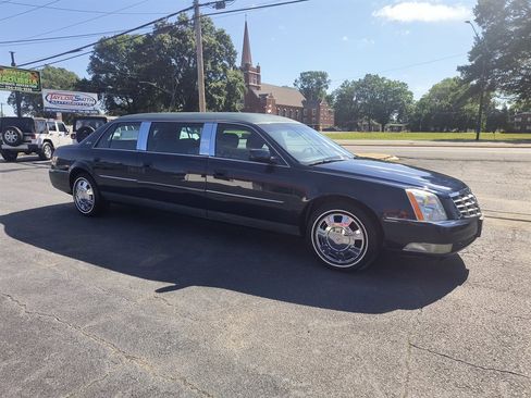 Used 2010 Cadillac DTS Limousine image 7