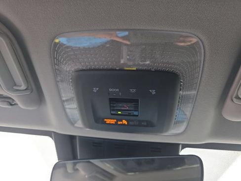 Used 2025 Toyota Prius FWD image 26