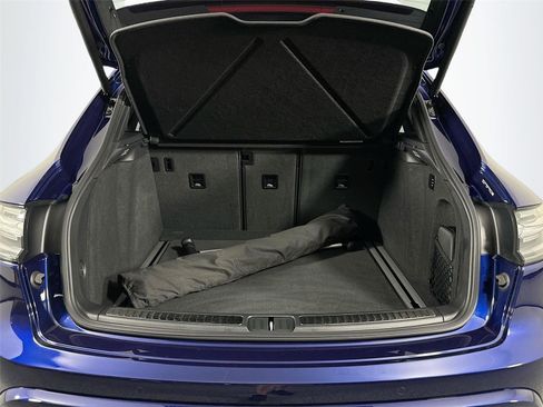 Certified 2025 Porsche Macan GTS AWD/4WD image 36