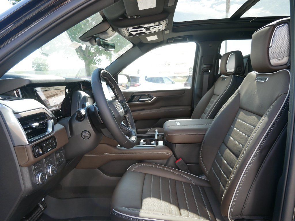 New 2026 GMC Yukon Denali Ultimate w/ LPO, Floor Liner Package AWD/4WD image 5