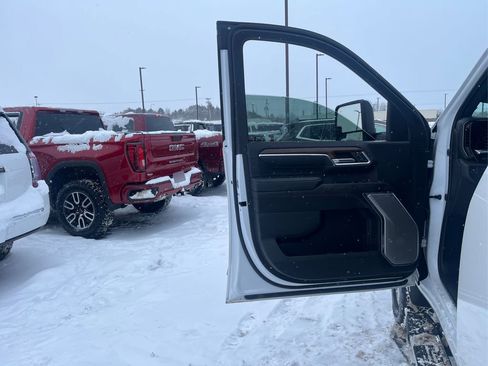 Used 2024 Chevrolet Silverado 2500 High Country w/ Technology Package image 20