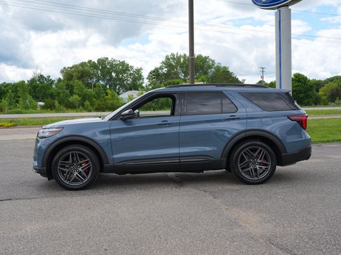 Used 2025 Ford Explorer ST AWD/4WD image 7