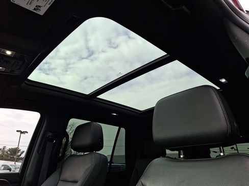 Used 2022 Chevrolet Tahoe Z71 w/ Luxury Package image 15