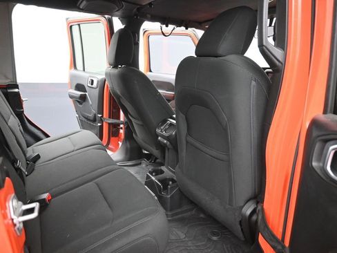 Used 2018 Jeep Wrangler Unlimited Sport S AWD/4WD image 10