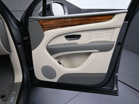 New 2025 Bentley Bentayga image 31