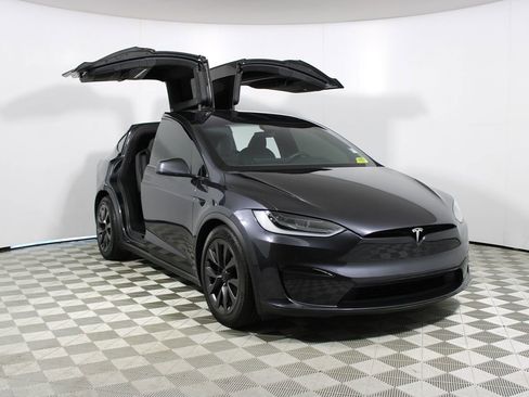 Used 2024 Tesla Model X image 23